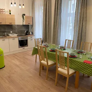 Gesamte Fuer 6 Personen , Wiedeń Austria